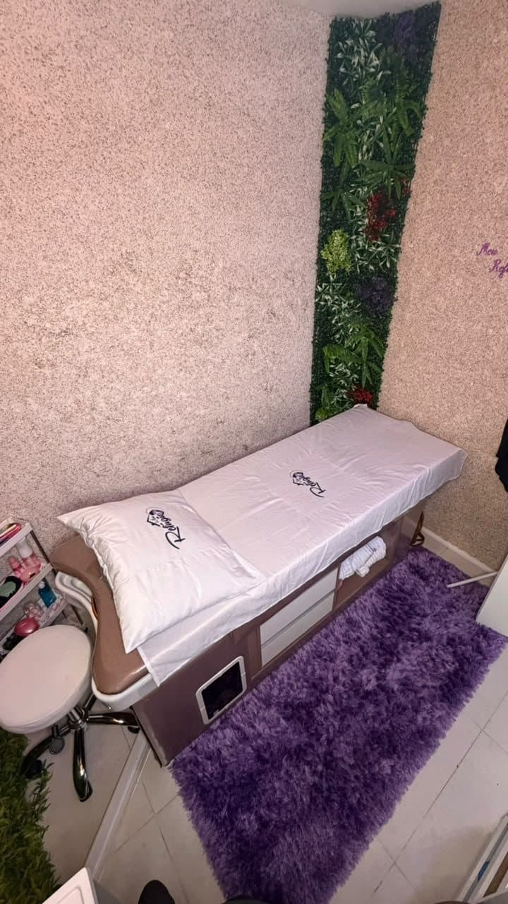 Maca de atendimento com a frase "Meu Refúgio para a Alma" na parede